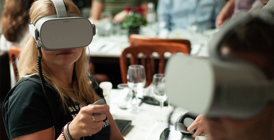 VR dining tijdens een bedrijfsuitje.