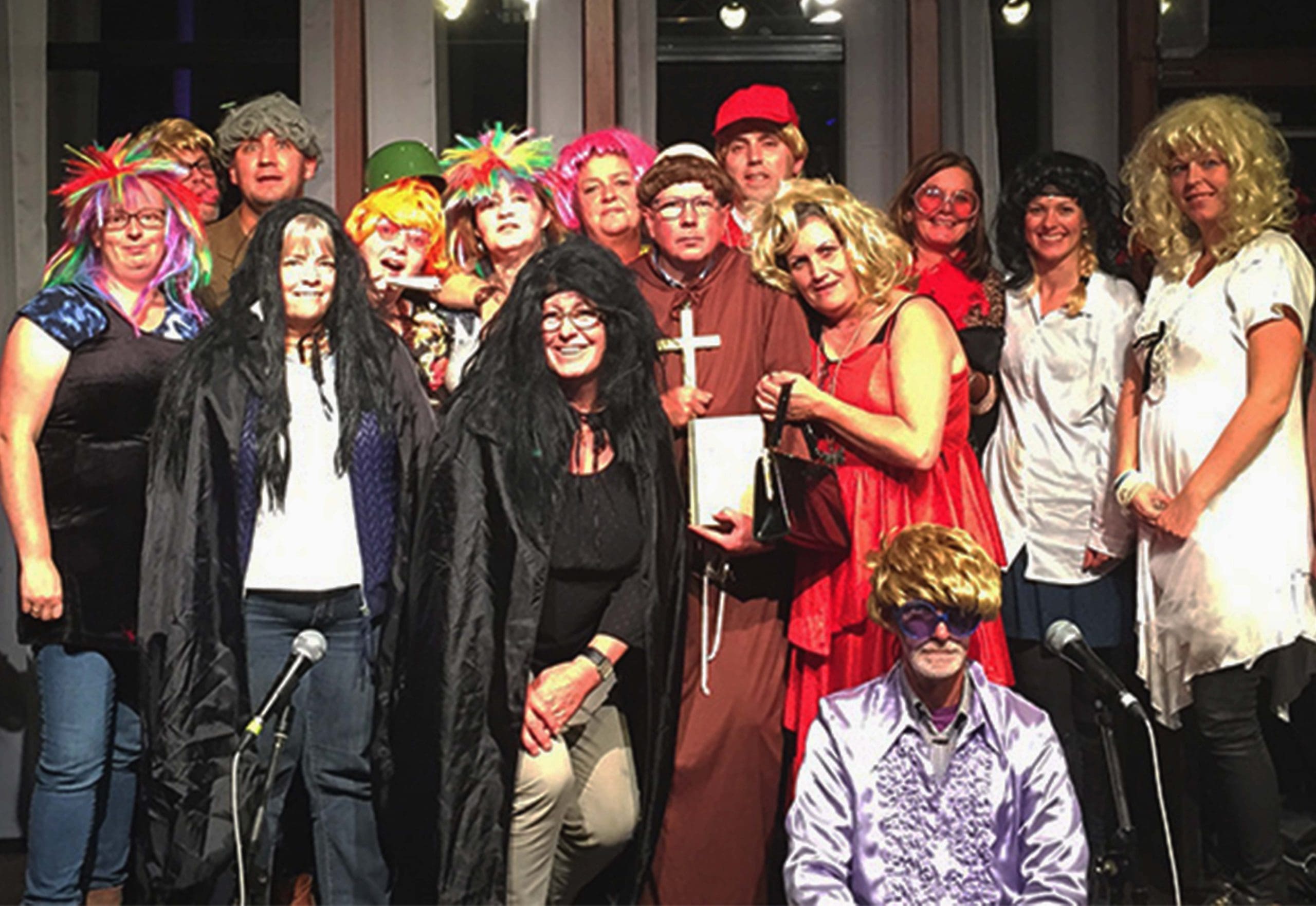 Groep speelt het Moorddiner bedrijfsuitje