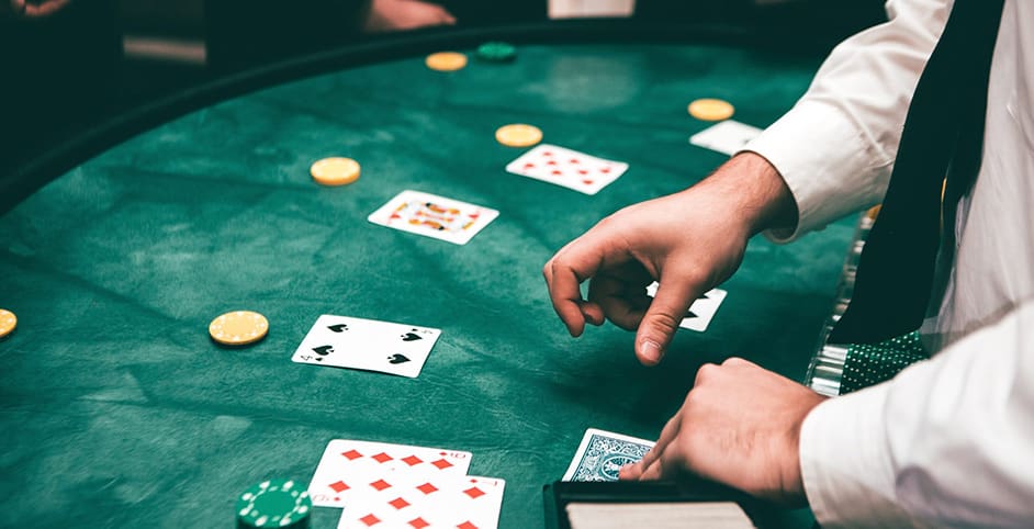 Kaarten worden gedeeld Casino night bedrijfsfeest