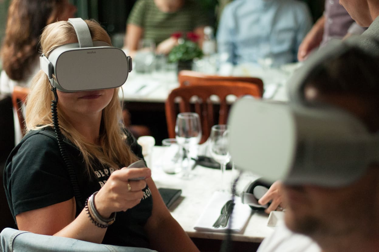VR dining tijdens een bedrijfsuitje.